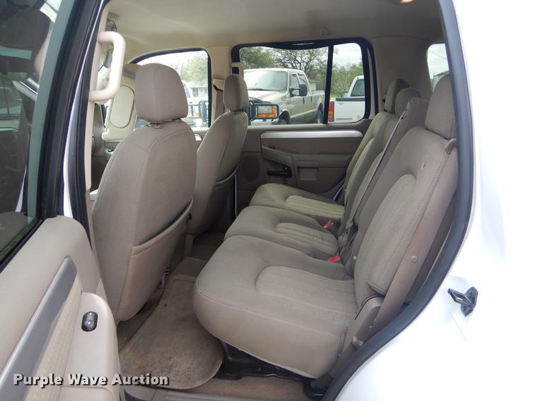 image for item FH9284 2004 Mercury Mountaineer SUV