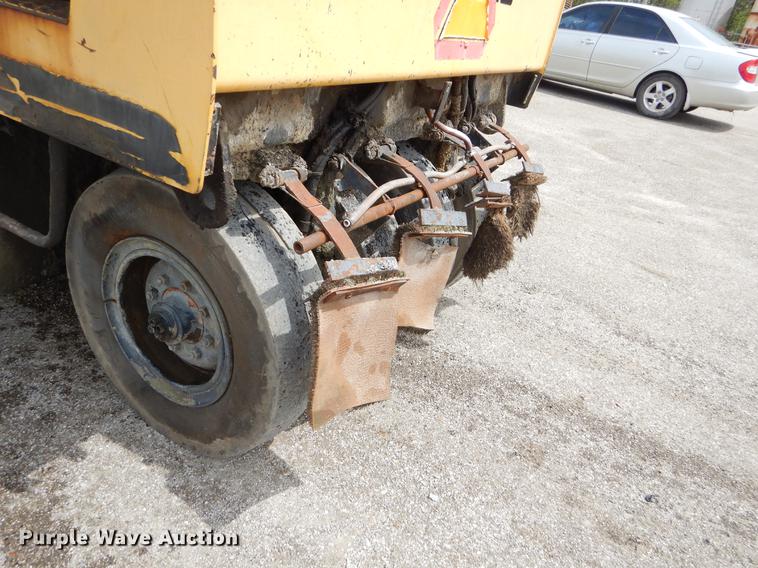 image for item FH9288 Bomag BW12R pneumatic roller