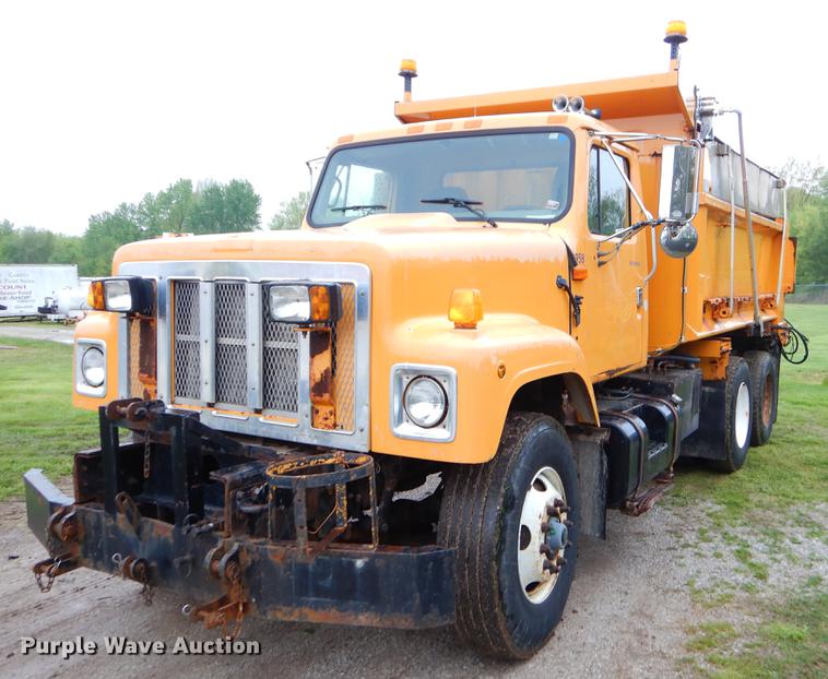 image for item FH9338 2002 International 2554 dump truck