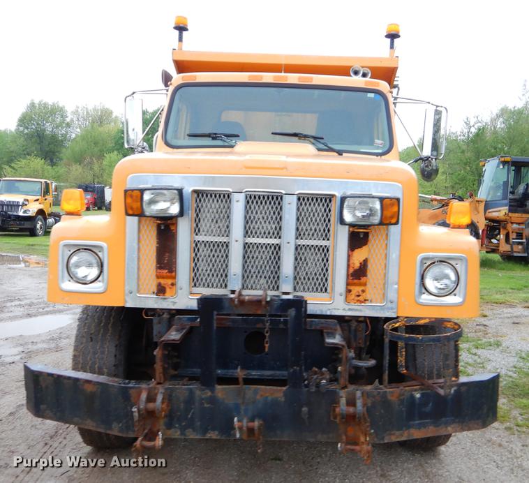 image for item FH9338 2002 International 2554 dump truck