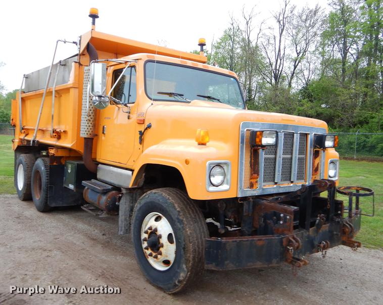 image for item FH9338 2002 International 2554 dump truck