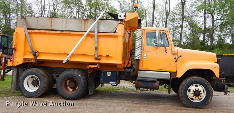 image for item FH9338 2002 International 2554 dump truck