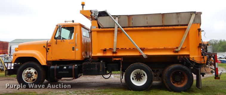image for item FH9338 2002 International 2554 dump truck