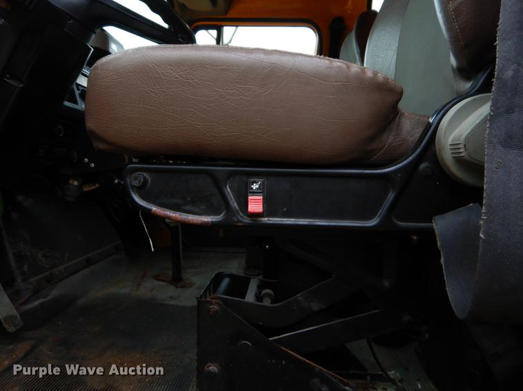 image for item FH9338 2002 International 2554 dump truck