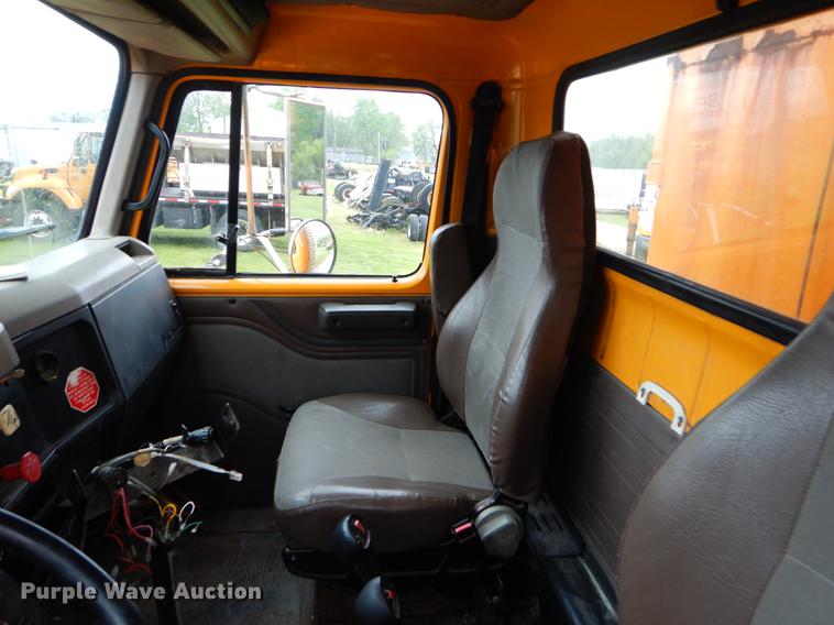 image for item FH9338 2002 International 2554 dump truck