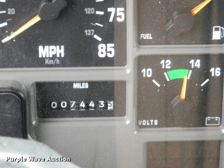 image for item FH9338 2002 International 2554 dump truck