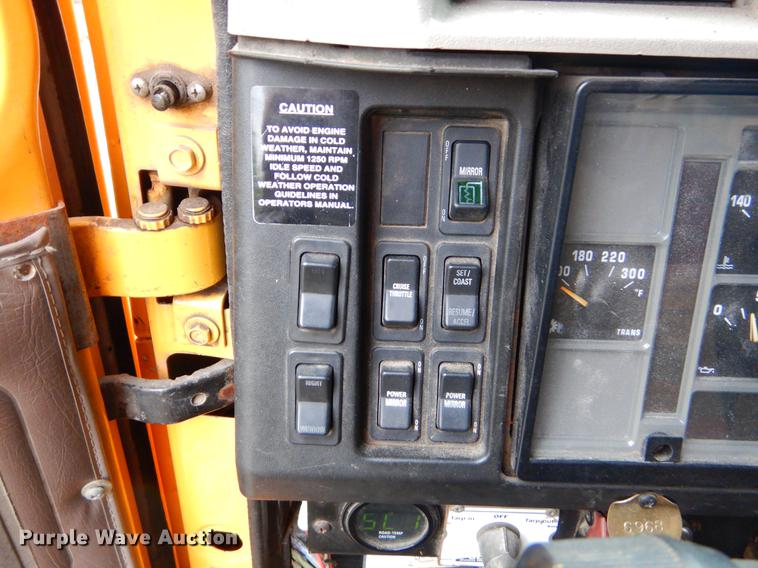 image for item FH9338 2002 International 2554 dump truck