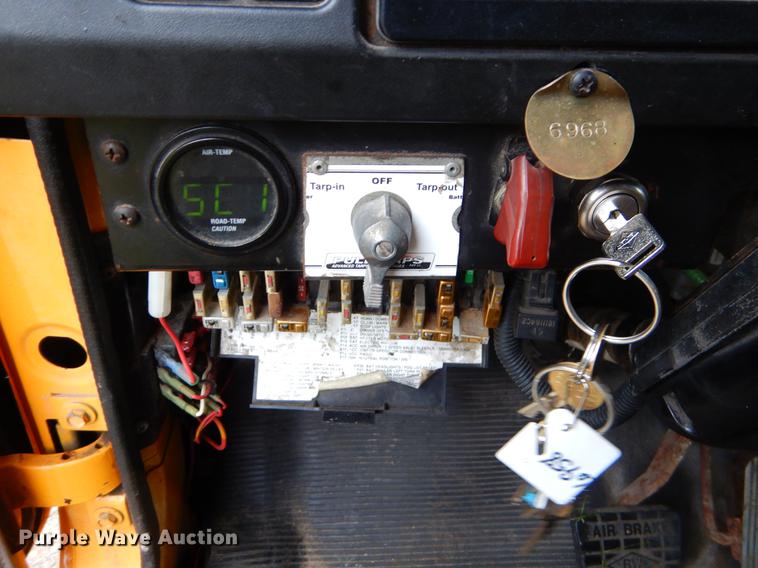 image for item FH9338 2002 International 2554 dump truck