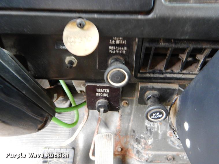 image for item FH9338 2002 International 2554 dump truck