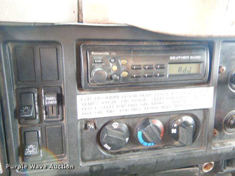 image for item FH9338 2002 International 2554 dump truck