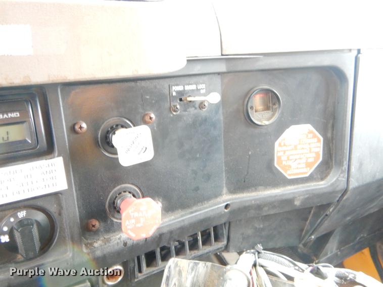 image for item FH9338 2002 International 2554 dump truck