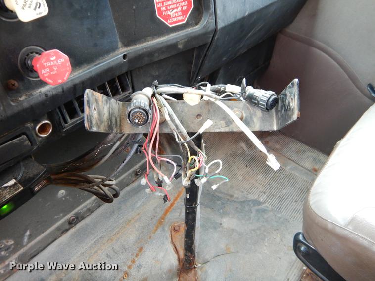 image for item FH9338 2002 International 2554 dump truck