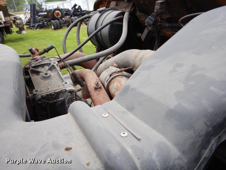 image for item FH9338 2002 International 2554 dump truck