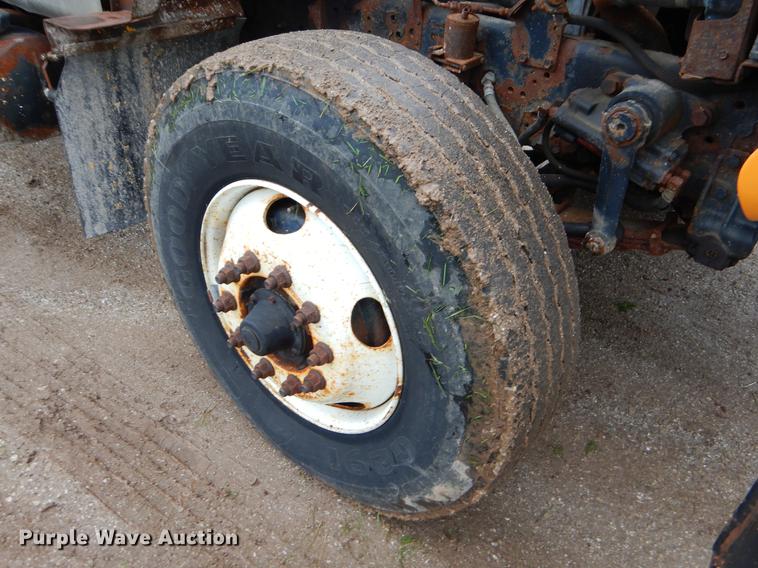 image for item FH9338 2002 International 2554 dump truck