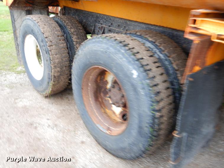 image for item FH9338 2002 International 2554 dump truck