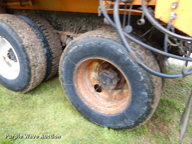 image for item FH9338 2002 International 2554 dump truck