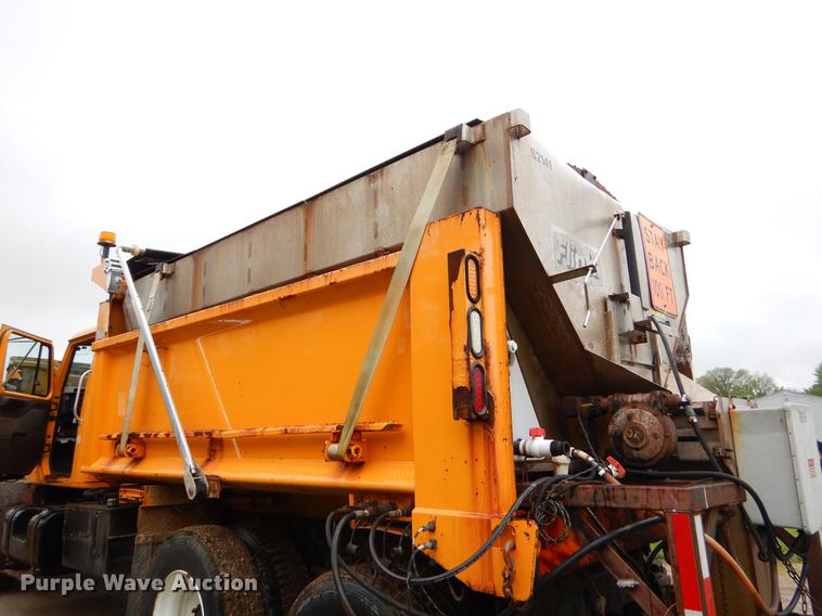 image for item FH9338 2002 International 2554 dump truck