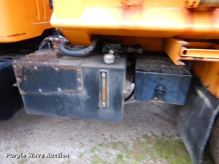 image for item FH9338 2002 International 2554 dump truck