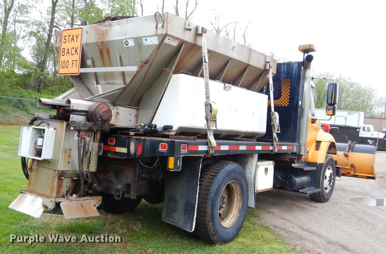 image for item FH9339 2006 International 7400 flatbed truck