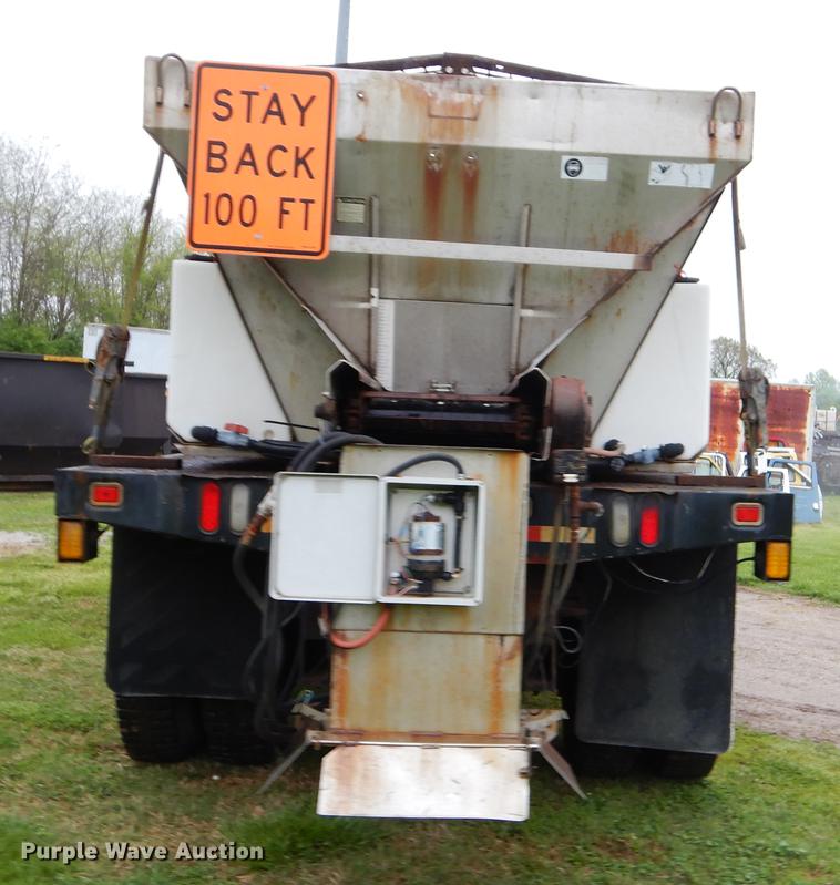 image for item FH9339 2006 International 7400 flatbed truck