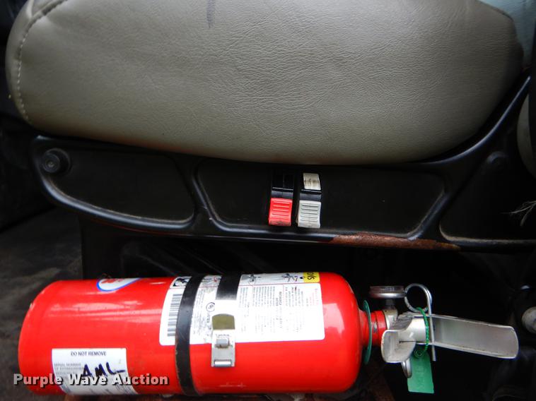 image for item FH9339 2006 International 7400 flatbed truck