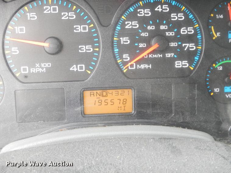 image for item FH9339 2006 International 7400 flatbed truck