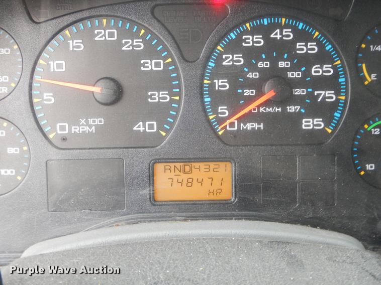 image for item FH9339 2006 International 7400 flatbed truck