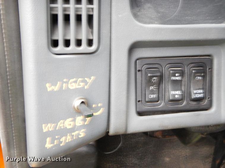 image for item FH9339 2006 International 7400 flatbed truck