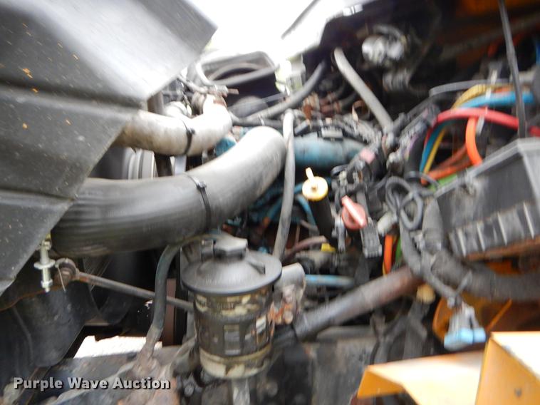 image for item FH9339 2006 International 7400 flatbed truck