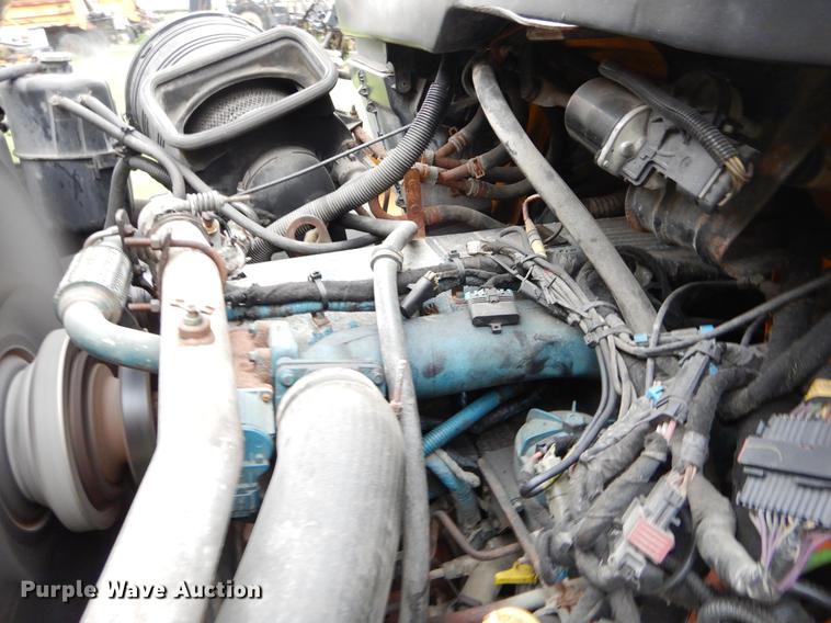 image for item FH9339 2006 International 7400 flatbed truck