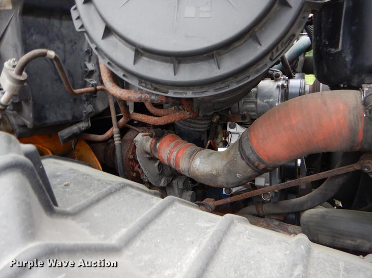 image for item FH9339 2006 International 7400 flatbed truck