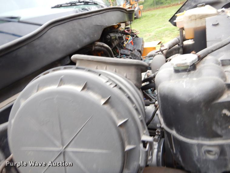 image for item FH9339 2006 International 7400 flatbed truck