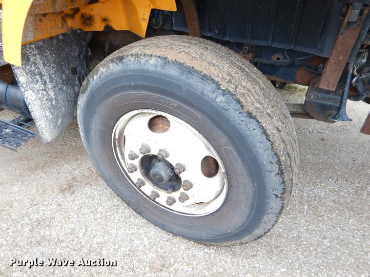 image for item FH9339 2006 International 7400 flatbed truck