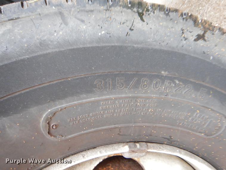 image for item FH9339 2006 International 7400 flatbed truck