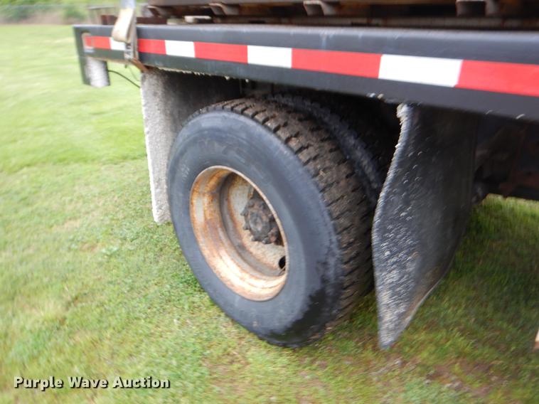 image for item FH9339 2006 International 7400 flatbed truck