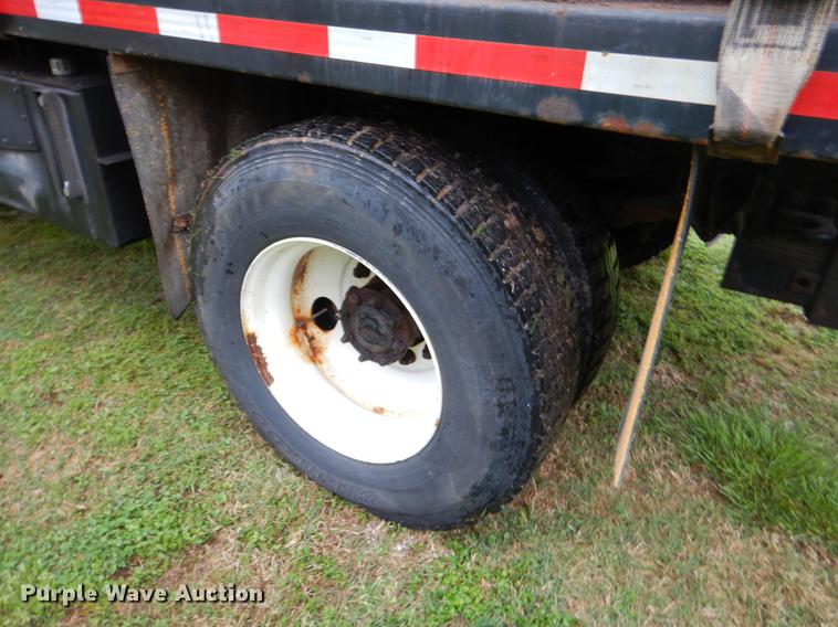 image for item FH9339 2006 International 7400 flatbed truck