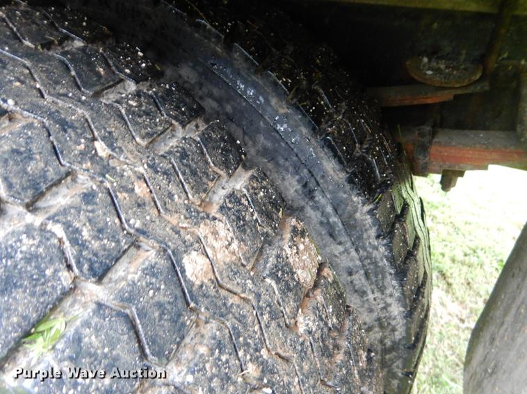 image for item FH9339 2006 International 7400 flatbed truck