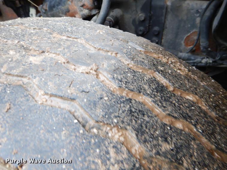 image for item FH9339 2006 International 7400 flatbed truck