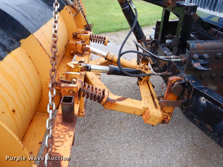 image for item FH9339 2006 International 7400 flatbed truck