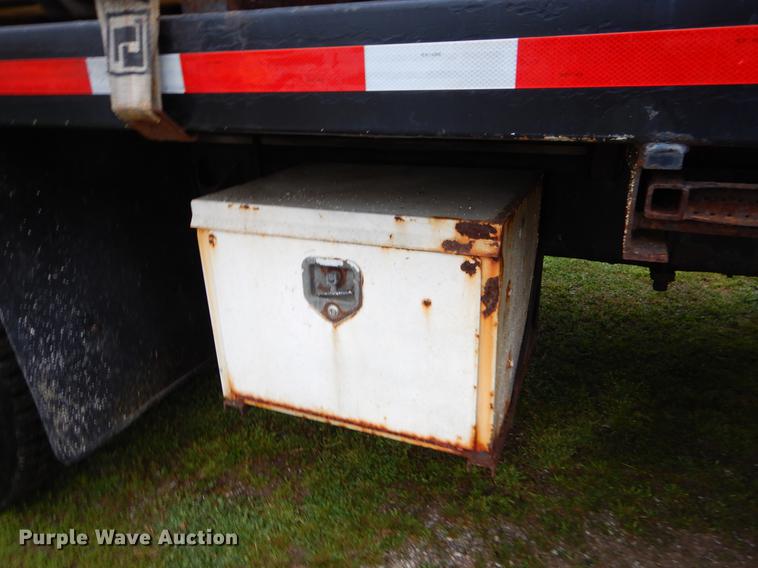 image for item FH9339 2006 International 7400 flatbed truck