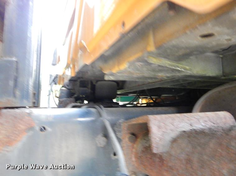 image for item FH9339 2006 International 7400 flatbed truck