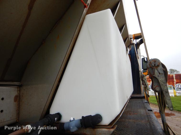 image for item FH9339 2006 International 7400 flatbed truck