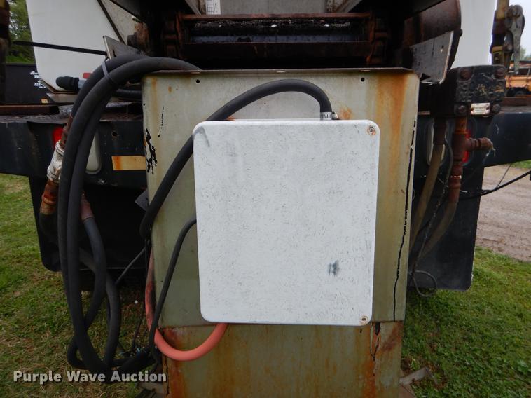 image for item FH9339 2006 International 7400 flatbed truck