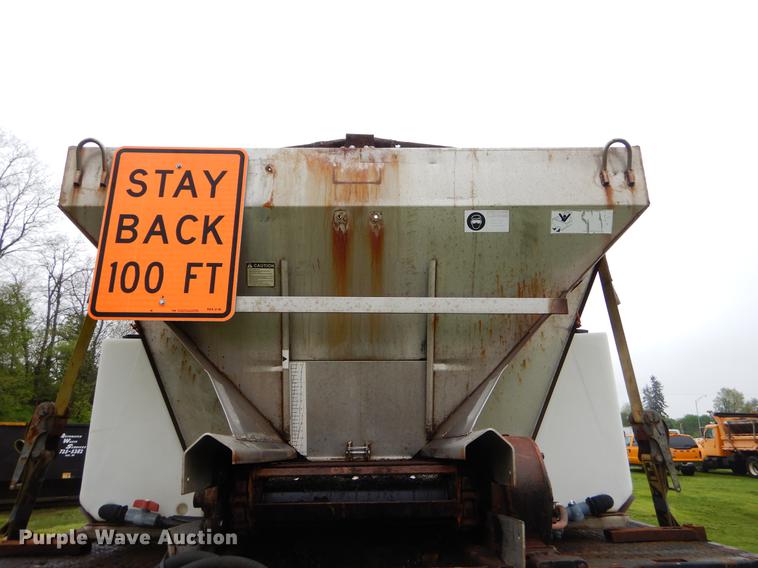 image for item FH9339 2006 International 7400 flatbed truck