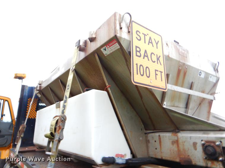 image for item FH9339 2006 International 7400 flatbed truck