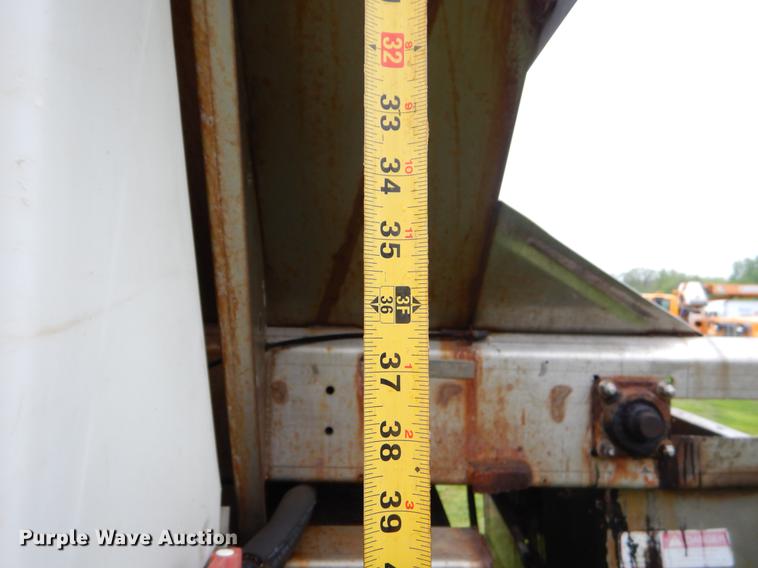 image for item FH9339 2006 International 7400 flatbed truck