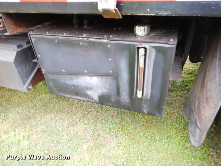 image for item FH9339 2006 International 7400 flatbed truck