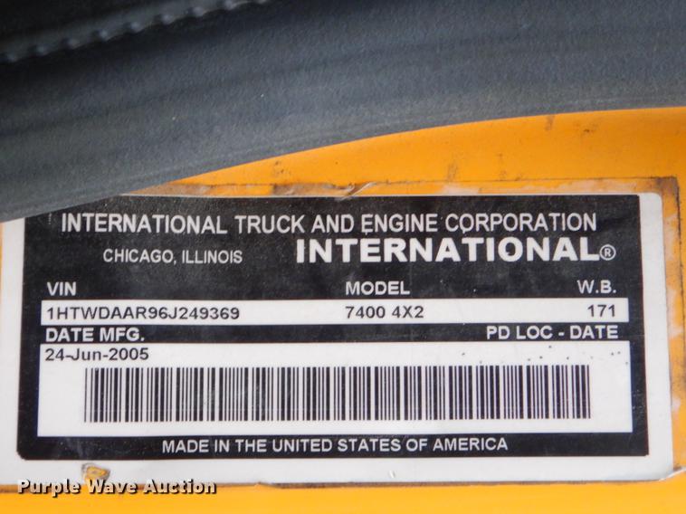 image for item FH9339 2006 International 7400 flatbed truck