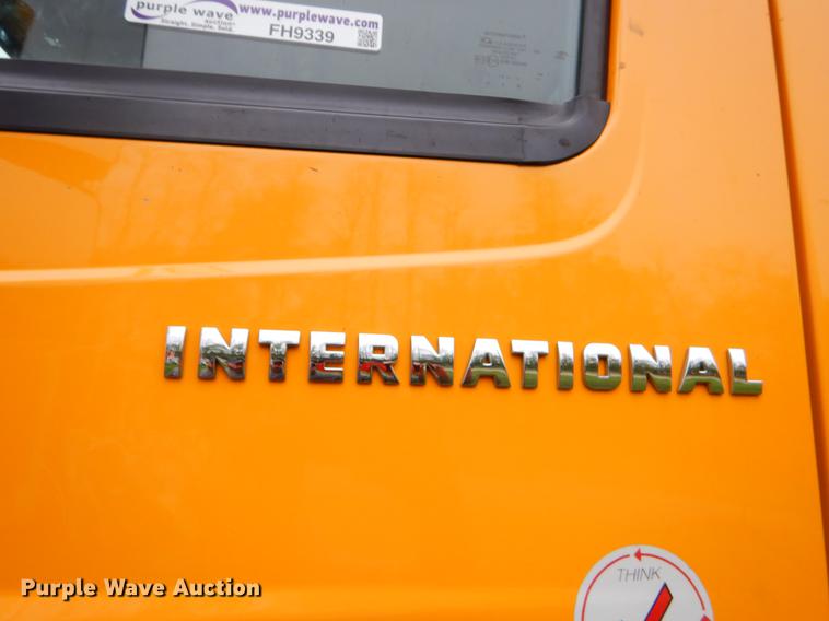 image for item FH9339 2006 International 7400 flatbed truck