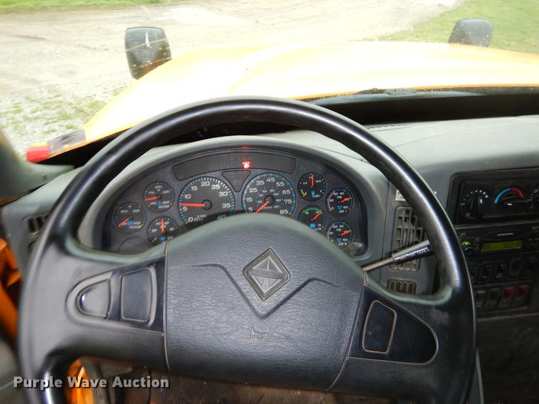 image for item FH9340 2006 International 7400 truck cab and chassis